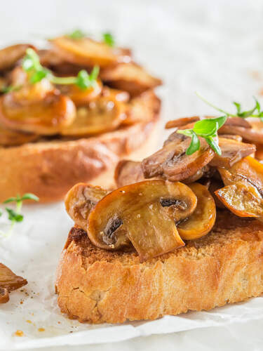 Crostinis with Marinated Mushrooms  