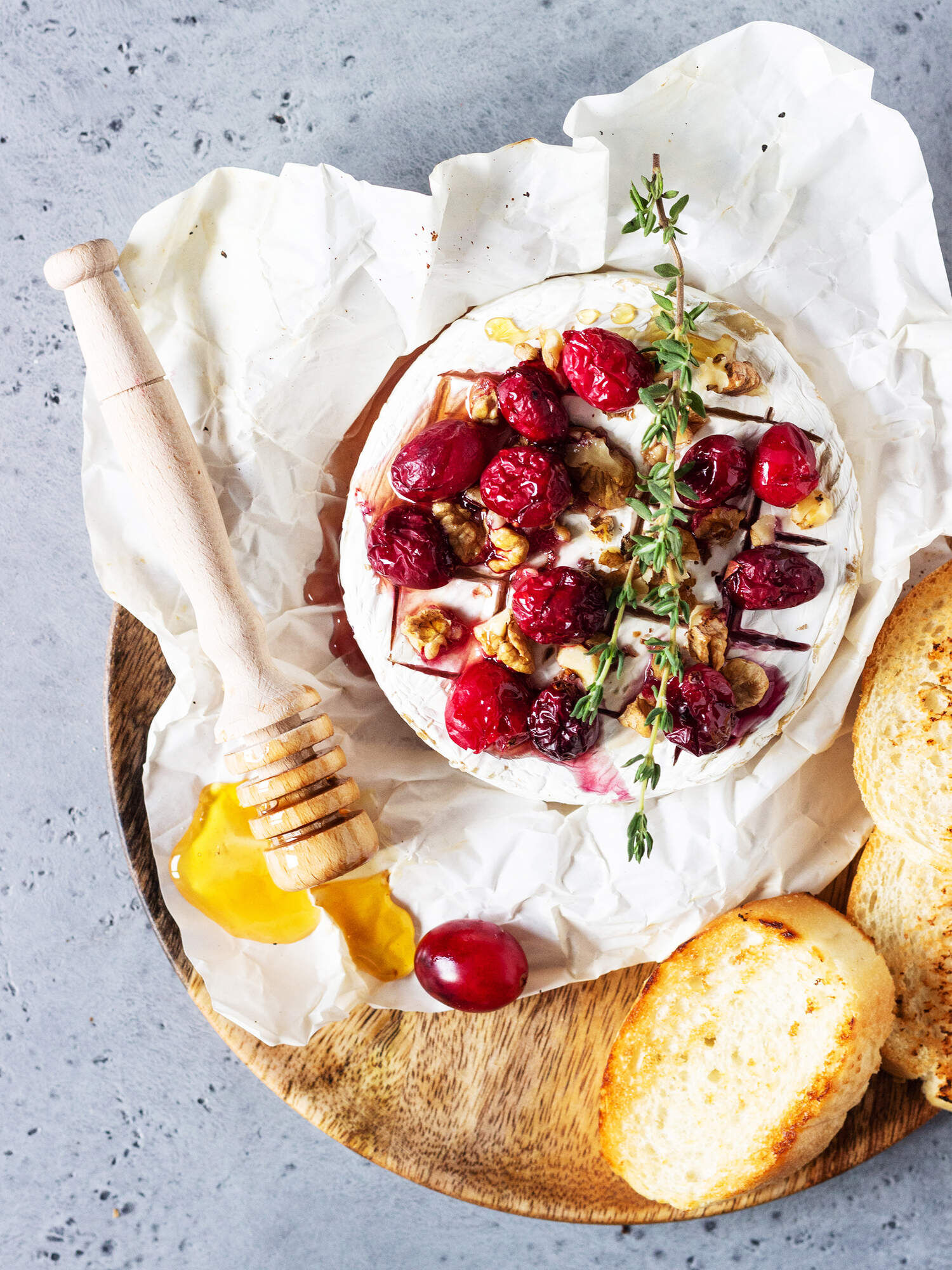 Sparkling Wine & Cranberry Brie